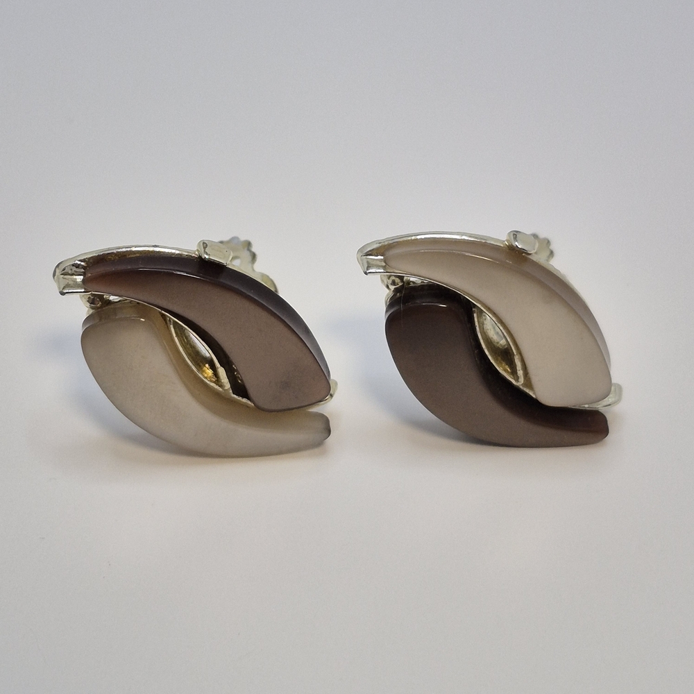 Vintage MCM Lucite Brown and Cream Minimalist Leaf Feather-like Clip-On Earrings